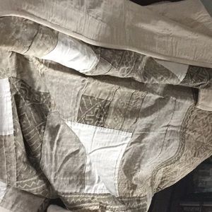 Throw/small coverlet